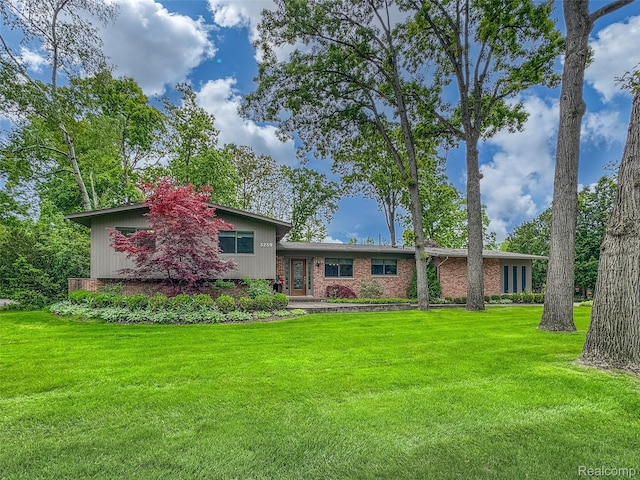 5259 Echo Rd, Bloomfield Hills, MI 48302 - view of front facade with a front yard and brick siding