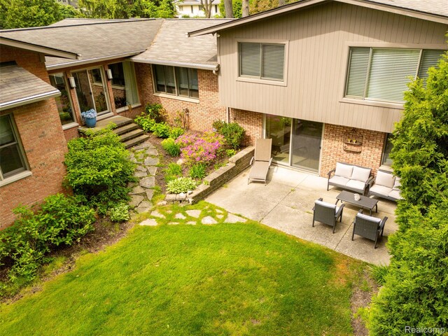 5259 Echo Rd, Bloomfield Hills, MI 48302 - view of grassy yard featuring a patio