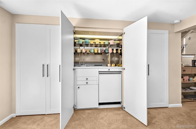 5259 Echo Rd, Bloomfield Hills, MI 48302 - indoor wet bar featuring light colored carpet and baseboards
