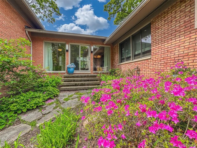 5259 Echo Rd, Bloomfield Hills, MI 48302 - doorway to property with brick siding