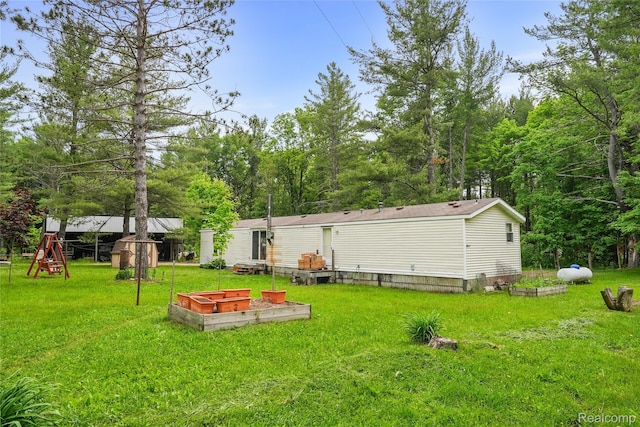8875 N Lakola Rd, Tustin, MI 49688 - view of green lawn