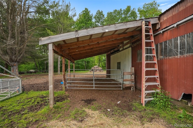8875 N Lakola Rd, Tustin, MI 49688 - view of horse barn