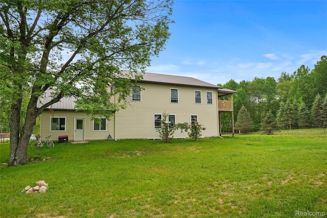 8875 N Lakola Rd, Tustin, MI 49688 - rear view of house with a yard