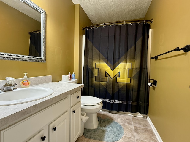 6981 Jennifer Ln, Portland, MI 48875 - bathroom featuring vanity, toilet, a textured ceiling, and a shower with shower curtain