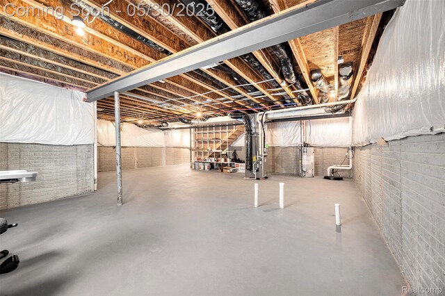 2979 Havre St, Ann Arbor, MI 48105 - unfinished below grade area with gas water heater