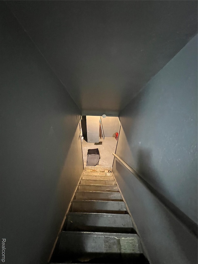 11106 Nottingham Rd, Detroit, MI 48224 - view of staircase