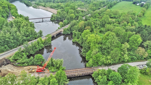 135 Barton Dr, Ann Arbor, MI 48105 - aerial view of property's location featuring a nearby body of water and a notable bridge