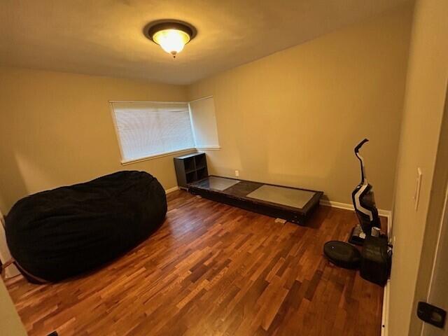 538 Monterey Dr, Benton Harbor, MI 49022 - exercise area featuring wood finished floors and baseboards