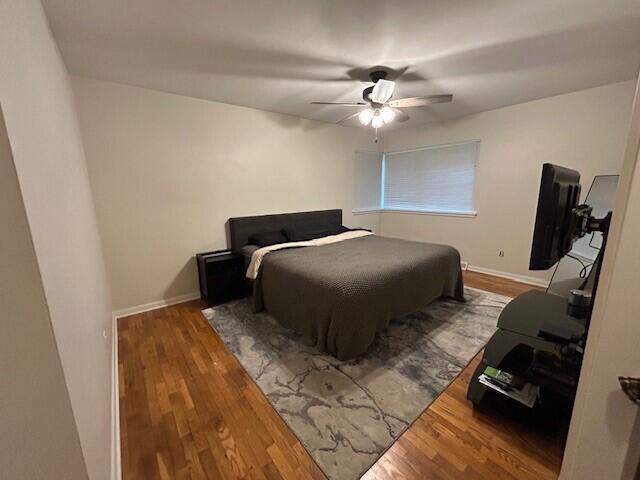 538 Monterey Dr, Benton Harbor, MI 49022 - bedroom with wood finished floors, ceiling fan, and baseboards