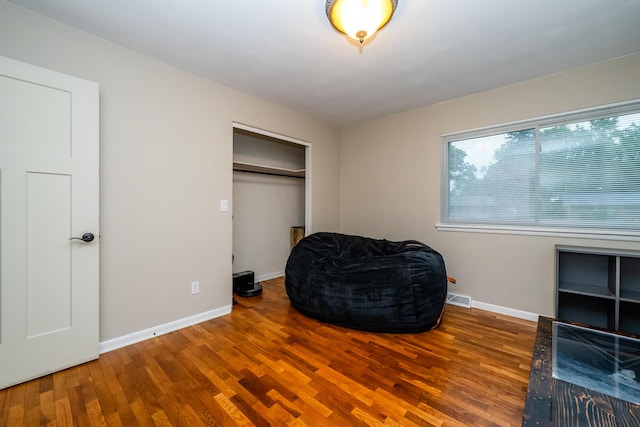 538 Monterey Dr, Benton Harbor, MI 49022 - living area with wood finished floors and baseboards