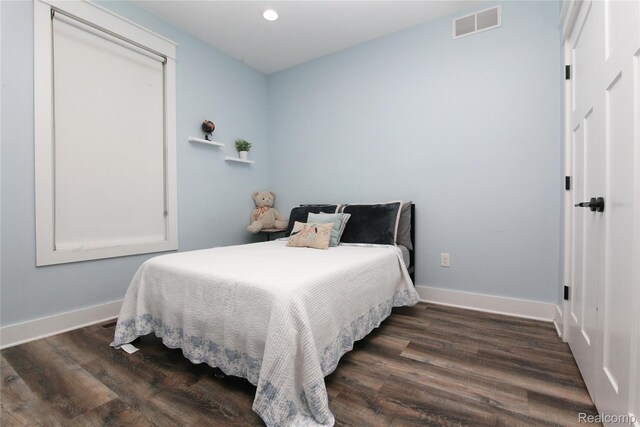 1041 Lancaster St, Lapeer, MI 48446 - bedroom with recessed lighting, baseboards, and dark wood-type flooring