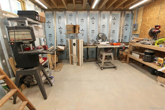1041 Lancaster St, Lapeer, MI 48446 - below grade area with a workshop area