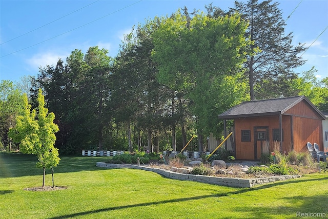 1041 Lancaster St, Lapeer, MI 48446 - view of grassy yard