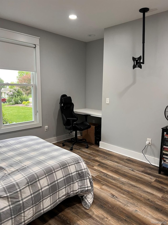 1041 Lancaster St, Lapeer, MI 48446 - bedroom with dark wood-style flooring, recessed lighting, baseboards, and an office area