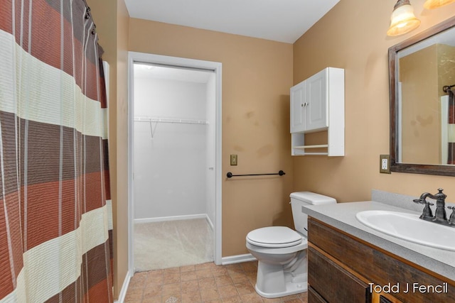 11081 Timberline Dr, Allendale, MI 49401 - full bath with toilet, vanity, a walk in closet, baseboards, and a shower with curtain
