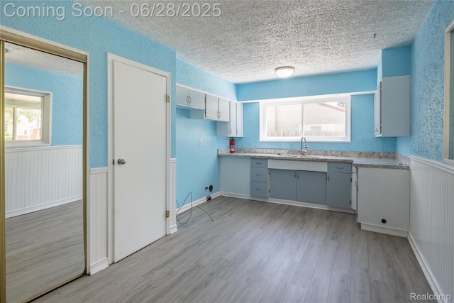 36426 Weideman St, Clinton Township, MI 48035 - kitchen with light wood-style floors, a textured ceiling, and light countertops