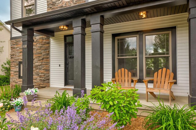 8460 Woodridge Dr, Davison, MI 48423 - entrance to property featuring a porch and stone siding