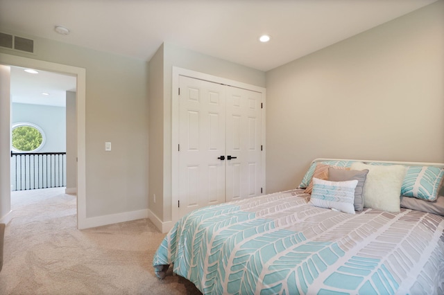 8460 Woodridge Dr, Davison, MI 48423 - bedroom with carpet floors, a closet, and recessed lighting