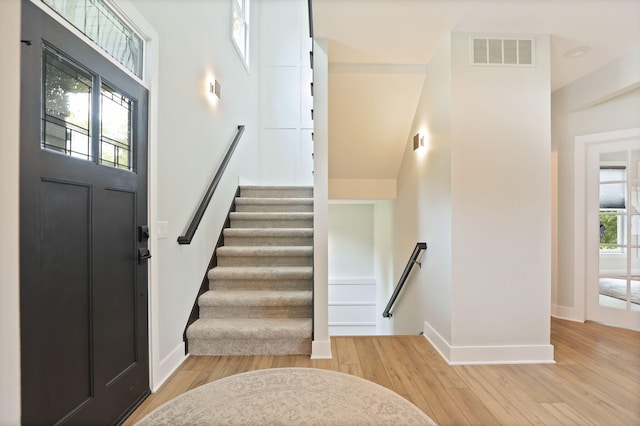 8460 Woodridge Dr, Davison, MI 48423 - entrance foyer featuring wood finished floors and baseboards