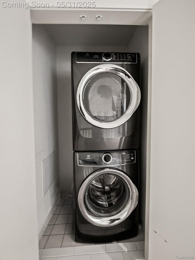 822 Suffield Ave, Birmingham, MI 48009 - laundry area with stacked washer / dryer and tile patterned floors