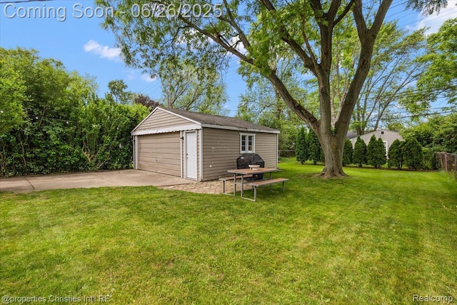2111 Ellwood Ave, Berkley, MI 48072 - view of green lawn with an outbuilding and a garage