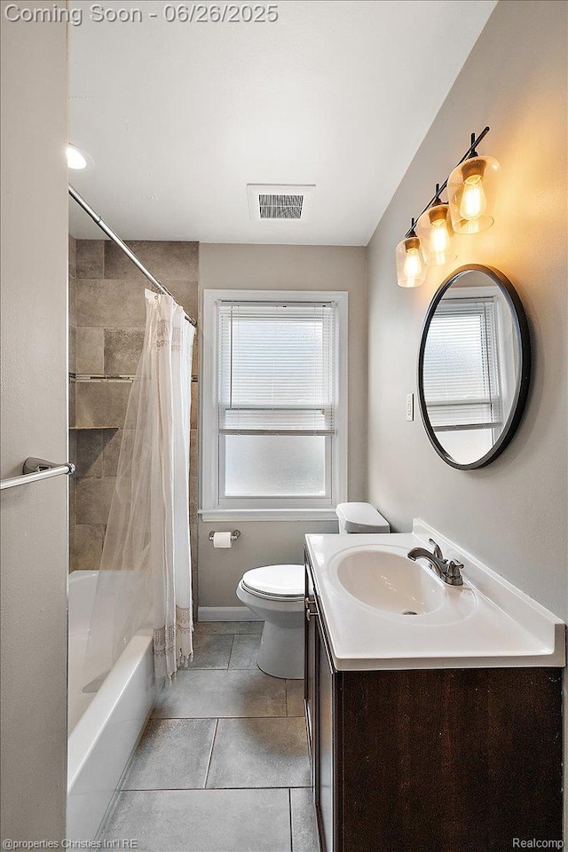 2111 Ellwood Ave, Berkley, MI 48072 - full bath featuring vanity, shower / bath combo, and tile patterned floors