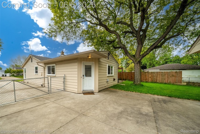 34143 Zimmer Dr, Sterling Heights, MI 48310 - view of outdoor structure featuring a gate