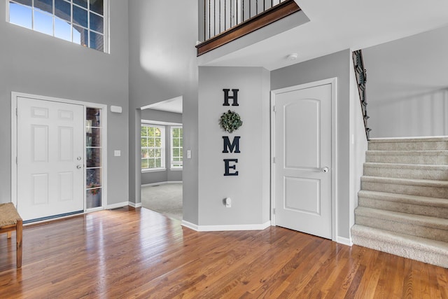 449 Corinth Cir, Dundee, MI 48131 - foyer entrance featuring stairs, wood finished floors, baseboards, and a towering ceiling