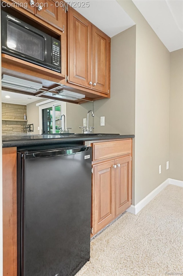 11404 Cedar Bend Dr, Pinckney, MI 48169 - kitchen featuring black appliances, dark countertops, baseboards, and brown cabinets