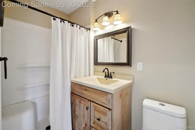 13525 Torrey Rd, Fenton, MI 48430 - full bathroom featuring toilet, vanity, and curtained shower