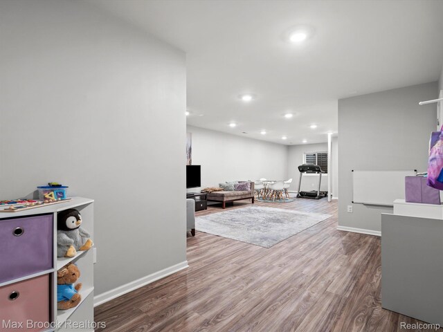 764 Hummingbird Dr, Rochester, MI 48307 - living area with wood finished floors, baseboards, and recessed lighting