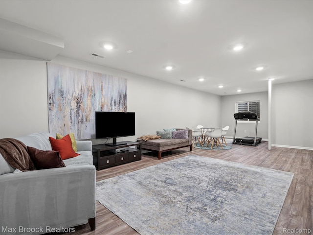 764 Hummingbird Dr, Rochester, MI 48307 - living area with wood finished floors, baseboards, and recessed lighting