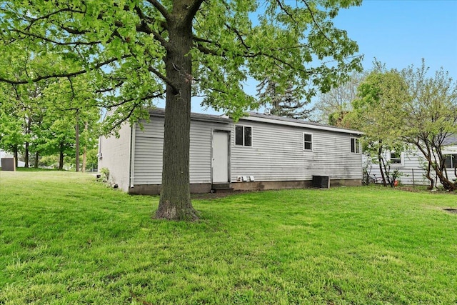 4020 Red Wing Dr, Flint, MI 48532 - rear view of property with a yard