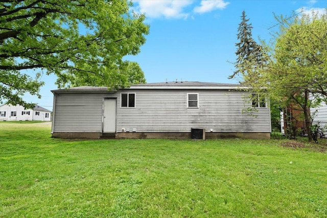 4020 Red Wing Dr, Flint, MI 48532 - back of house featuring a lawn