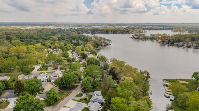 3063 Lansdowne Rd, Waterford, MI 48329 - aerial view of property's location featuring a nearby body of water and nearby suburban area