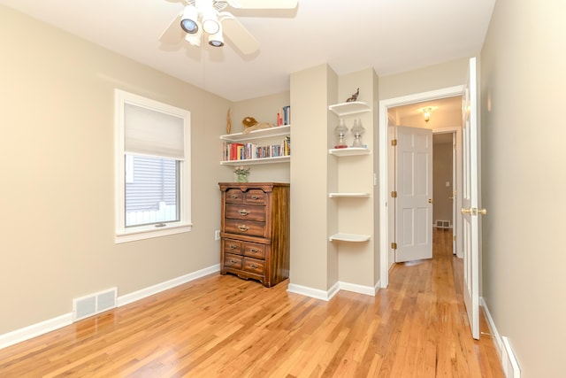 3063 Lansdowne Rd, Waterford, MI 48329 - bedroom featuring light wood-style floors, baseboards, and ceiling fan