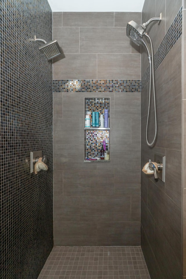 10543 Lakeshore Dr, West Olive, MI 49460 - bathroom with a tile shower