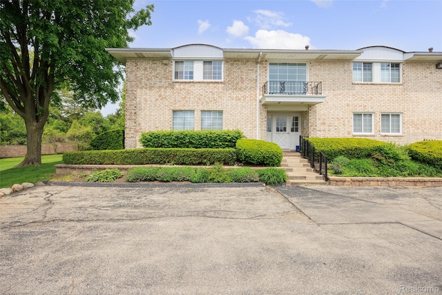 42309 Woodward Ave Unit S1-7, Bloomfield Hills, MI 48304 - view of front of house featuring a balcony and brick siding