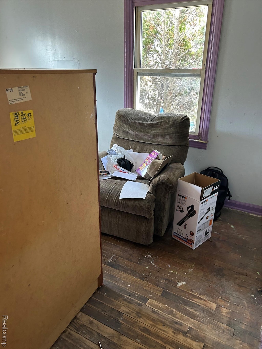 784 3rd Ave, Pontiac, MI 48340 - living area featuring hardwood / wood-style floors and plenty of natural light