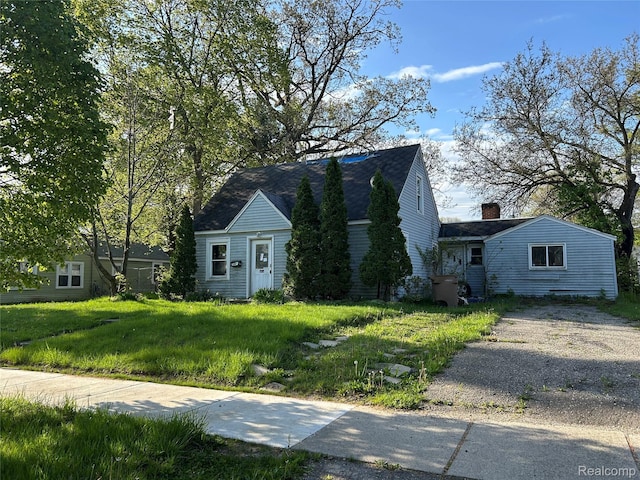 784 3rd Ave, Pontiac, MI 48340 - view of front of house with a chimney
