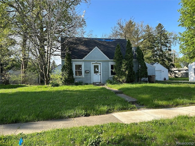 784 3rd Ave, Pontiac, MI 48340 - view of front of house featuring a front lawn