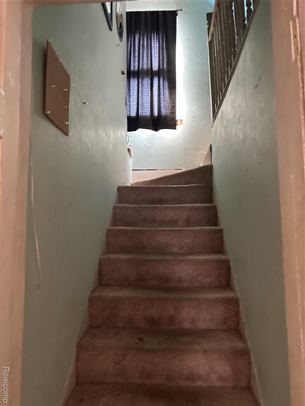 784 3rd Ave, Pontiac, MI 48340 - view of stairway