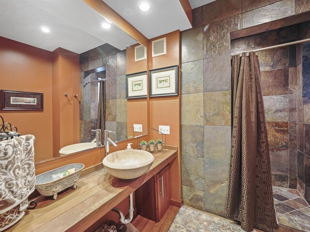 2506 Hawks Eye Dr, Bellaire, MI 49615
