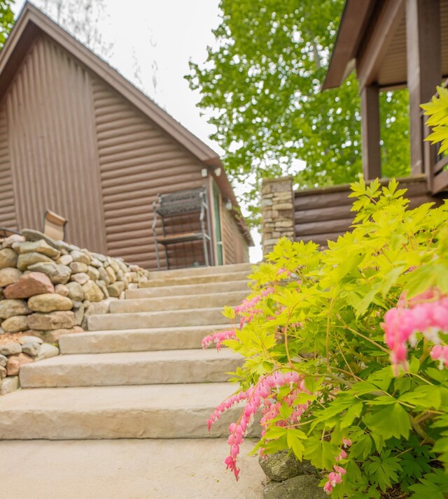 2506 Hawks Eye Dr, Bellaire, MI 49615