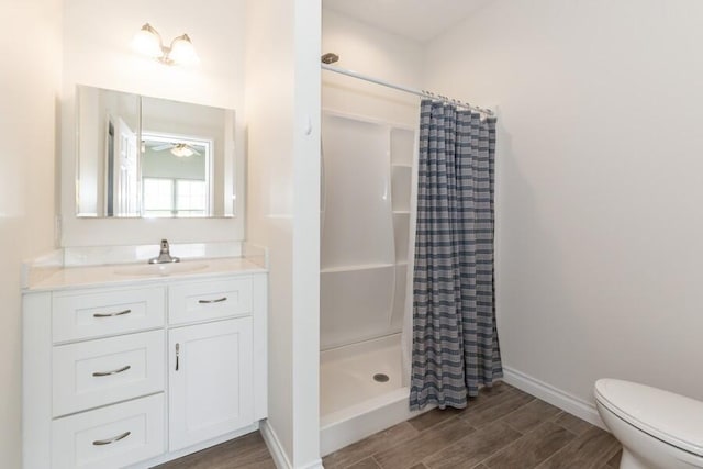 1732 Peachtree Path Unit 4, Stevensville, MI 49127 - bathroom featuring wood finished floors, curtained shower, toilet, vanity, and baseboards