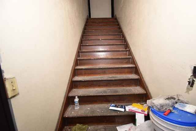 2688 Montgomery St, Detroit, MI 48206 - view of stairway