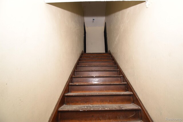 2688 Montgomery St, Detroit, MI 48206 - view of stairway