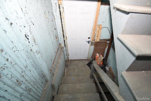 2688 Montgomery St, Detroit, MI 48206 - view of stairway