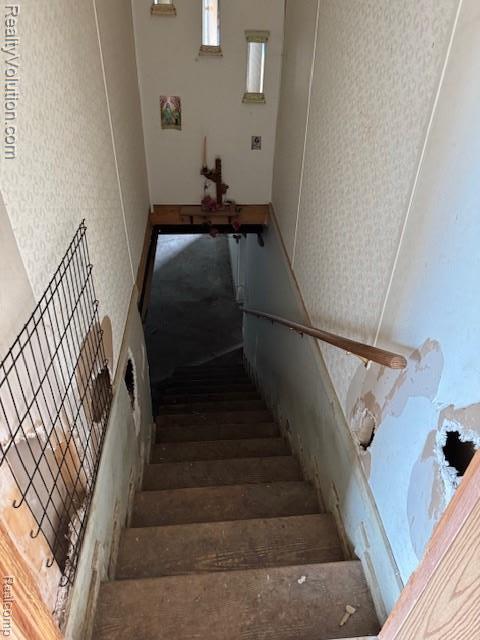 5736 Burnside Rd, North Branch, MI 48461 - view of stairs