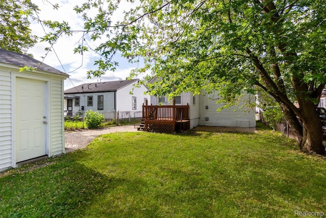 8713 Hupp Ave, Warren, MI 48089 - view of yard featuring a deck